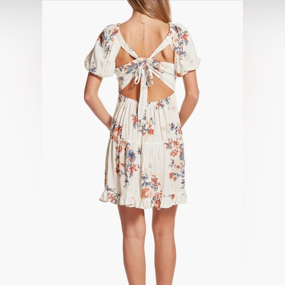 NWOT Wishlist White Floral Open Back‎ Tiered Rayon Dress - Picture 2 of 13